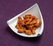 Куриное филе в кляре и кисло-сладком соусе