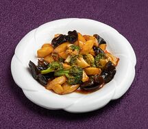 Черные древесные грибы с брокколи