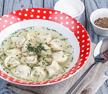 Пельмени сибирские в курином бульоне