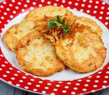 Картофельные драники с жареным луком
