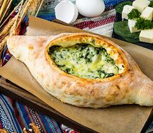 Хачапури по-аджарски с сыром и шпинатом
