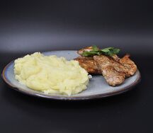 Отбивная из курицы с картофелем отварным