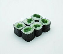 Ролл маки с чукой