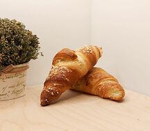 Круассан с карамельной начинкой