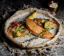 Лосось с рисом и овощами