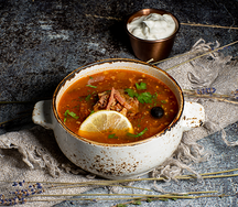 Солянка мясная со сметаной
