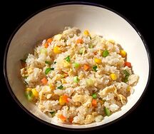 Жареный рис с овощами