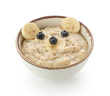 Каша овсяная со свежими ягодами