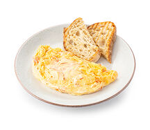 Омлет с сыром, томатами, ветчиной и беконом