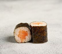 Маки с лососем