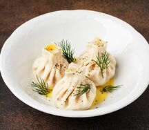 Хинкали с креветкой и лососем