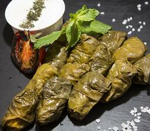 Долма из виноградных листьев