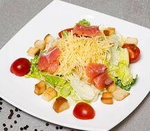 Салат Цезарь с семгой