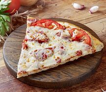 Пицца кусковой с ветчиной