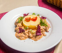 Бефстроганов с картофельным пюре