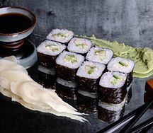 Ролл с авокадо