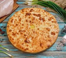 Осетинский пирог с курицей, сыром и зеленым луком