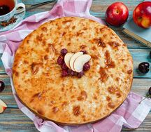 Осетинский пирог с яблоком и вишней