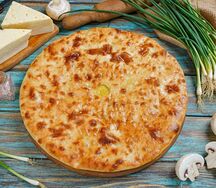 Осетинский пирог с сыром, луком и грибами