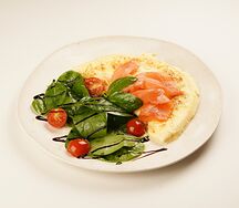 Омлет с сыром и лососем
