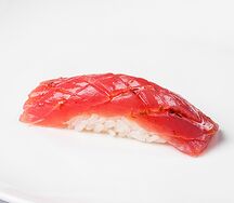 Суши с тунцом Bluefin и соусом васаби