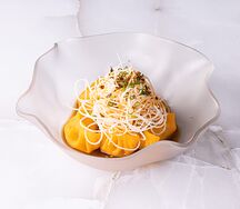 Димсамы с крабом и соусом понзу
