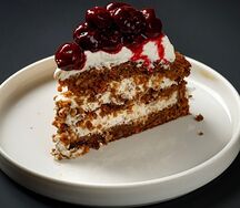 Морковный торт с вишней