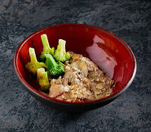 Тушеная индейка с брокколи и миндалем