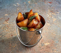 Печеный картофель с розмарином