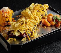 King size с унаги, горчичным соусом и чипсами кранч