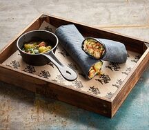 Азиатская шаверма с креветками в тортилье