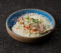 Печеный баклажан со сливочным унаги и взбитой сметаной