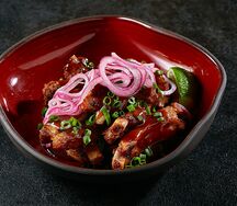 Deep fried ribs c маринованным луком