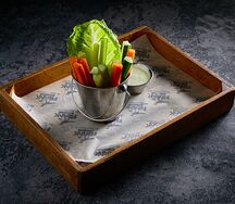 Овощные палочки с соусом тартар