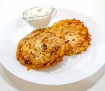 Драники с мясом и сметаной