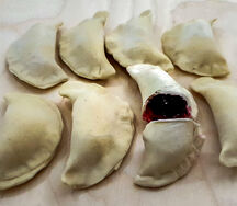 Вареники с вишней замороженные