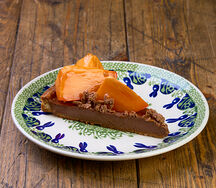 Пирог шоколадный с хурмой