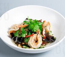 Тёплый салат с креветками