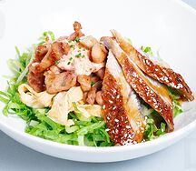 Тёплый салат с угрём