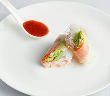 Ролл с камчатским крабом