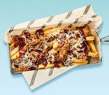 Картофель с реберным мясом, моцареллой и соусом BBQ