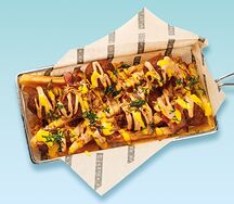 Картофель с митболами, беконом и сырным соусом