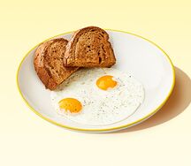 Глазунья с хлебом