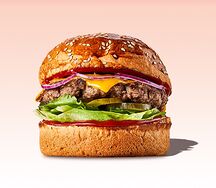 Классический бургер с котлетой из говядины, чеддером и кетчупом