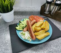 Сосиски на тарелке