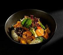 Салат с тыквой, креветками и грушей 