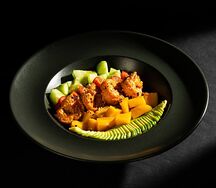 Боул с креветками и соусом том ям