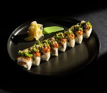 Ролл с лососем и угрём