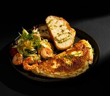 Омлет с тигровыми креветками