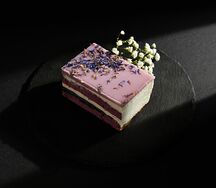 Лавандовый бисквит с черникой